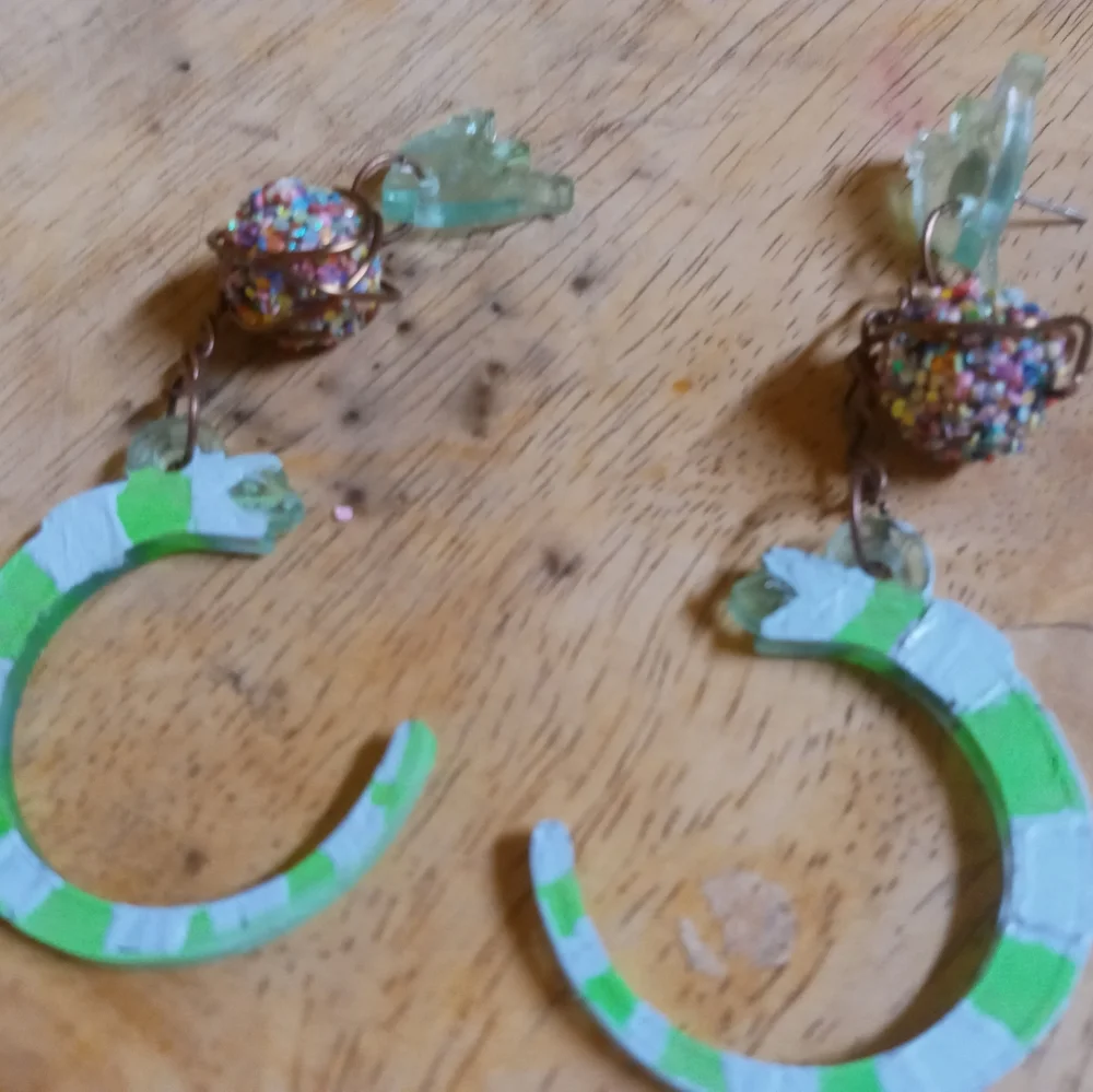 Sandworm and ghost resin earrings - Picture 5 of 6